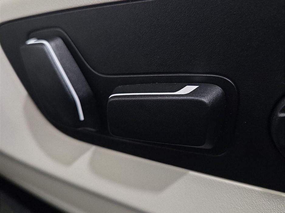 2025 BMW i5 - image 27