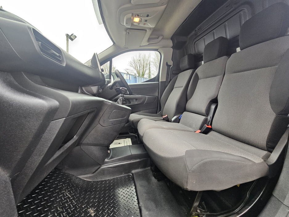 2023 Peugeot Partner - image 18