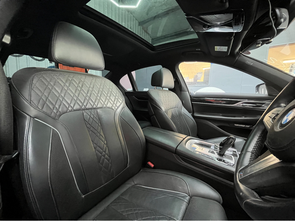 2017 BMW 7 Series - image 10