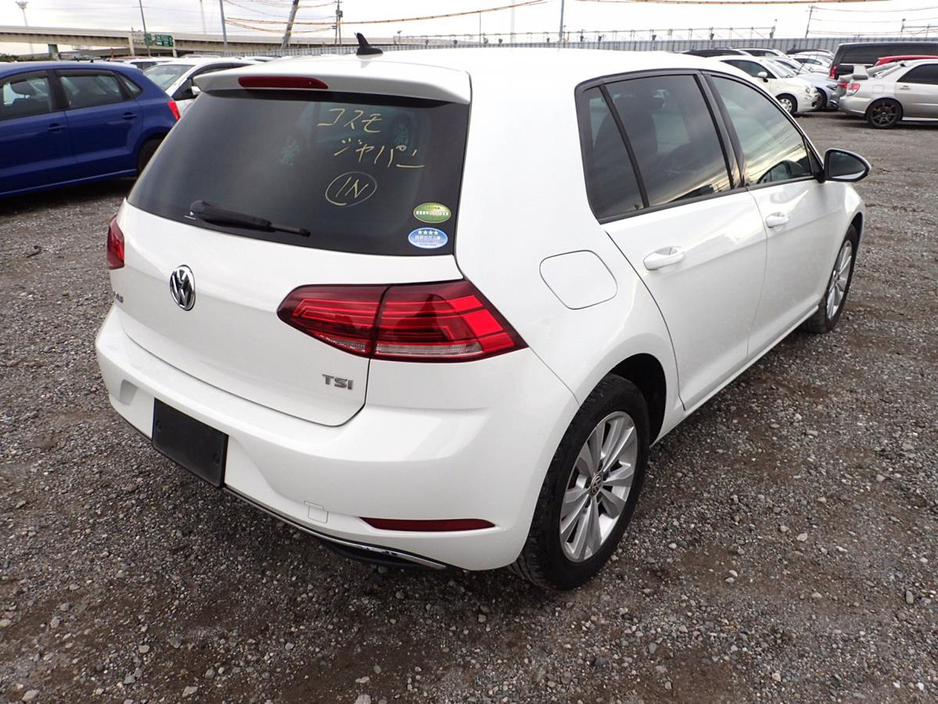 2017 Volkswagen Golf - image 4