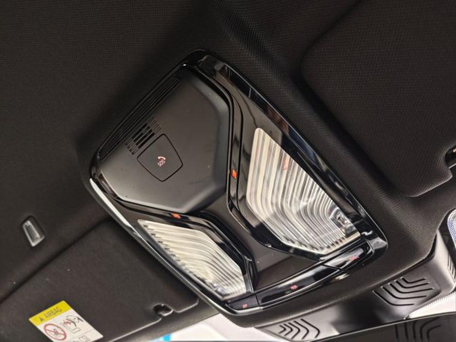 2019 BMW 5 Series - image 22