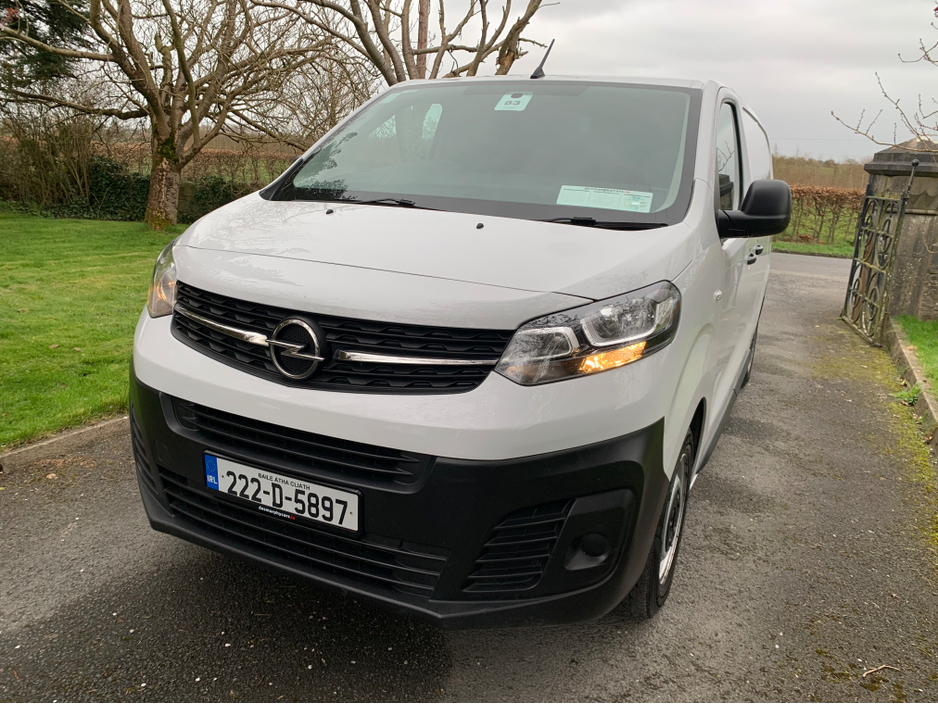 2022 Opel Vivaro - image 11