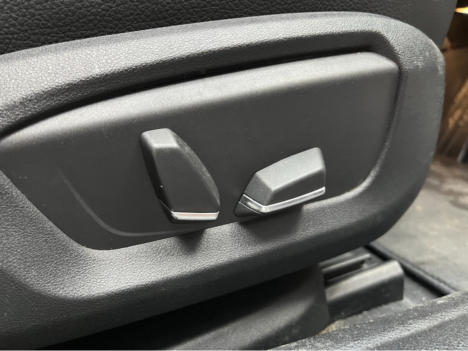 2017 BMW 5 Series - image 13