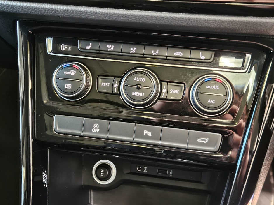 2018 Volkswagen Touran - image 10