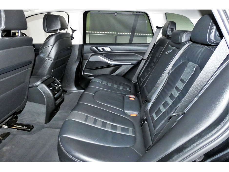 2020 BMW X5 - image 16