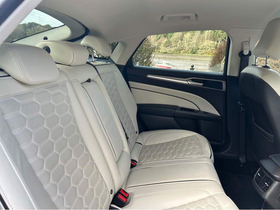 2019 Ford Mondeo - image 14