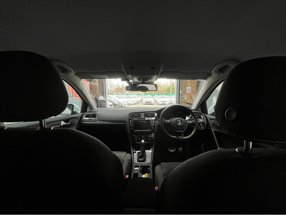 2015 Volkswagen Golf - image 11