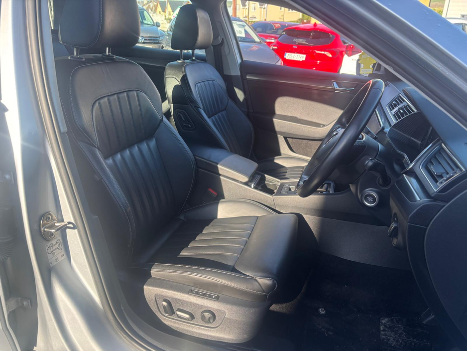 2022 Skoda Superb - image 7