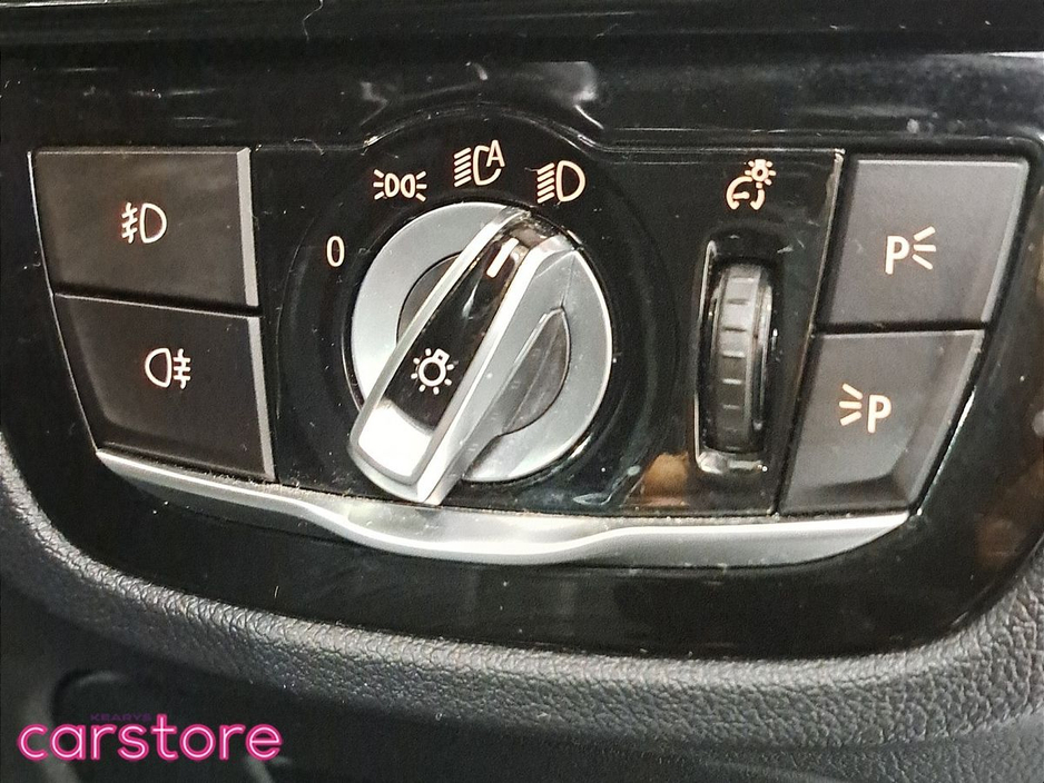 2017 BMW 5 Series - image 17