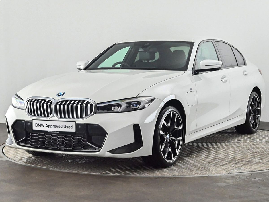 2025 BMW 3 Series - image 23