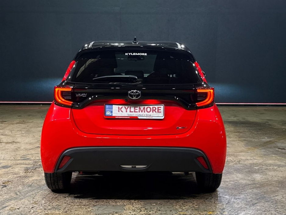 2025 Toyota Yaris - image 4