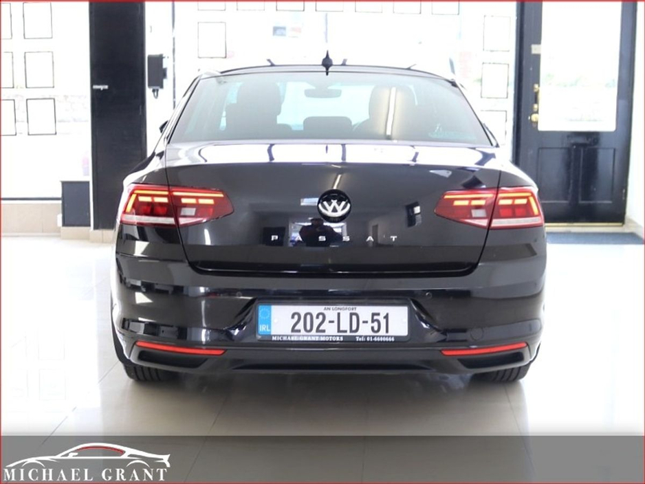 2020 Volkswagen Passat - image 6