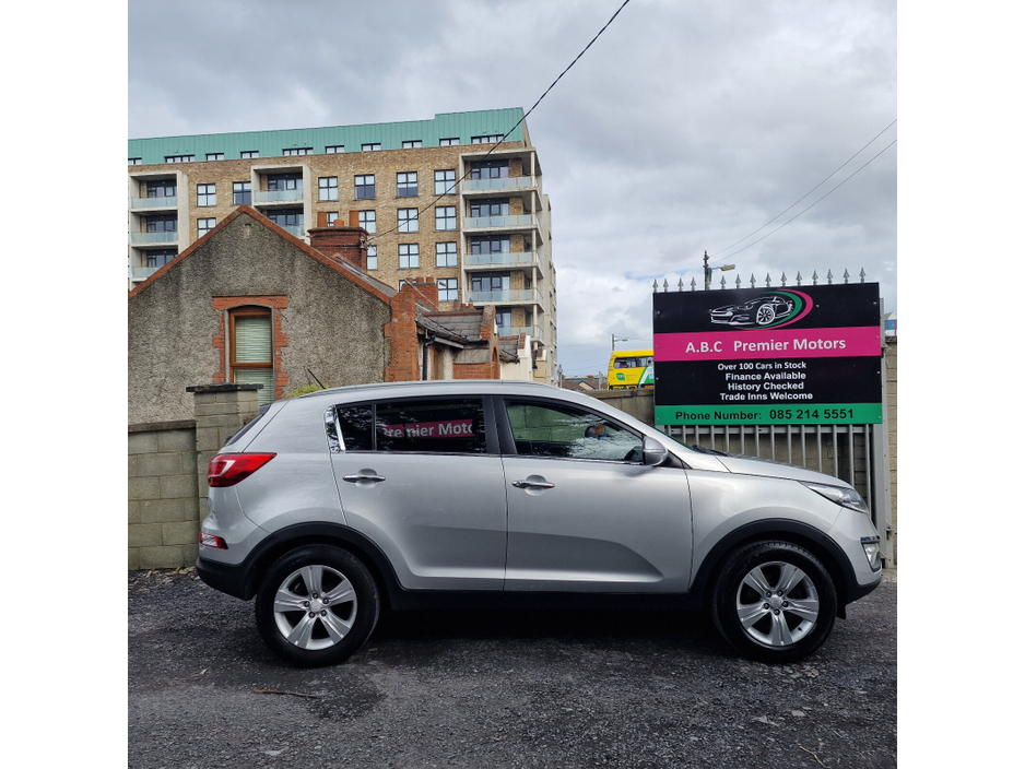 2014 Kia Sportage - image 2