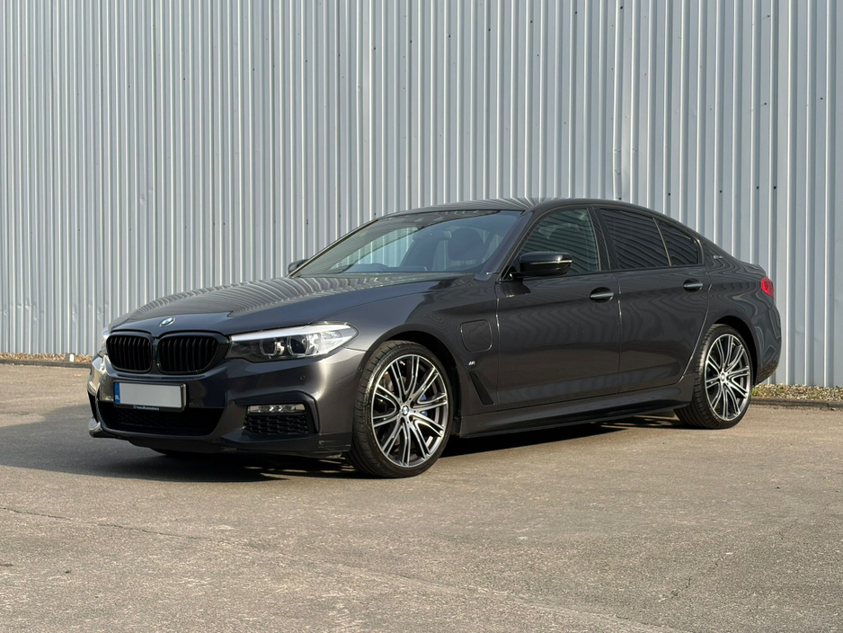 2018 BMW 5 Series - image 12