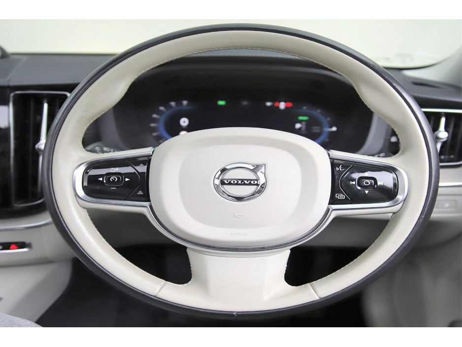 2023 Volvo XC60 - image 14
