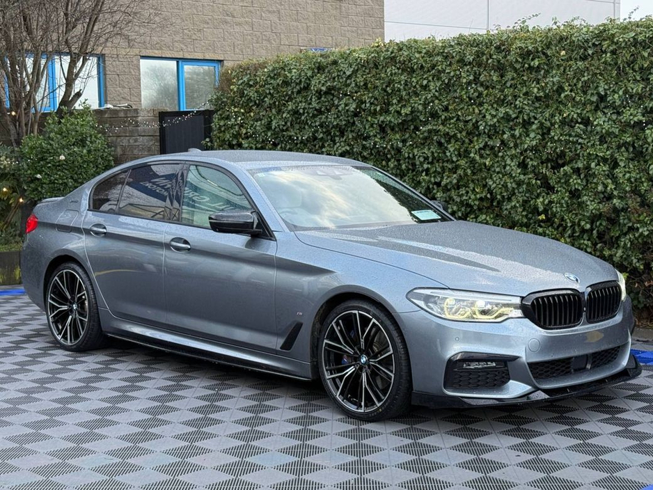2019 BMW 5 Series 530e M-SPORT COMPETITION 2.0 HYBRID // HEADS-UP DISPLAY // 4 HEATED SEATS // 360 VISUAL PARKING ASSIST €29,900