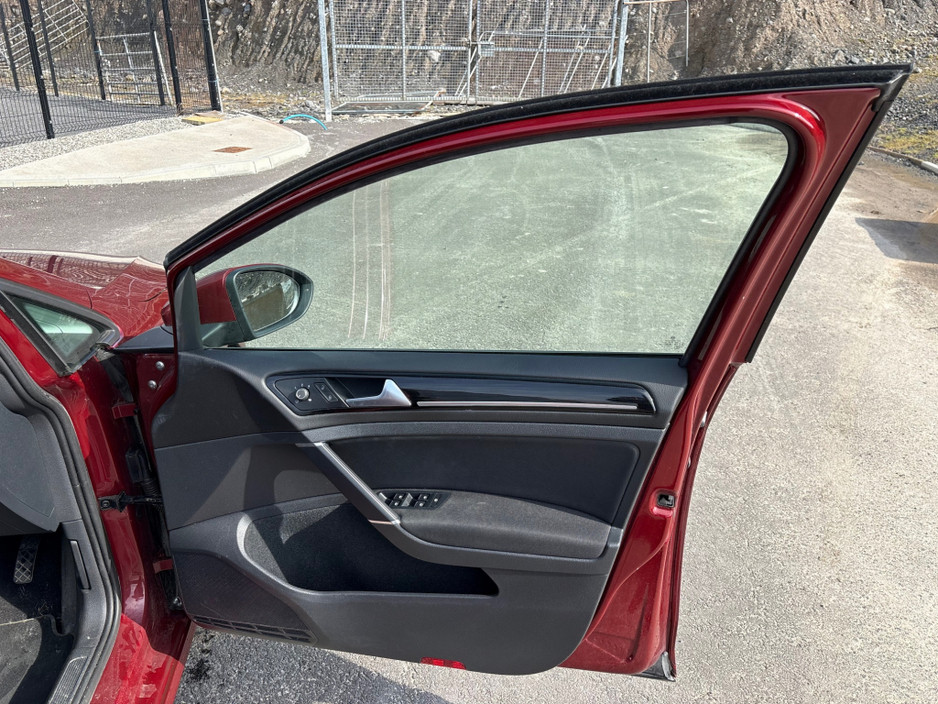 2019 Volkswagen Golf - image 10