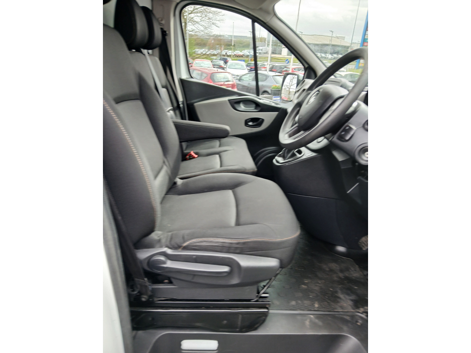 2019 Renault Trafic - image 7