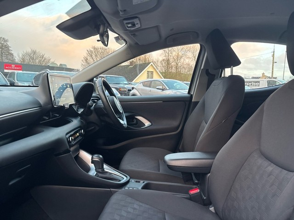 2025 Toyota Yaris FRESH SELECTION OF TRADE-INS Yaris Hybrid 115 Luna €27,000