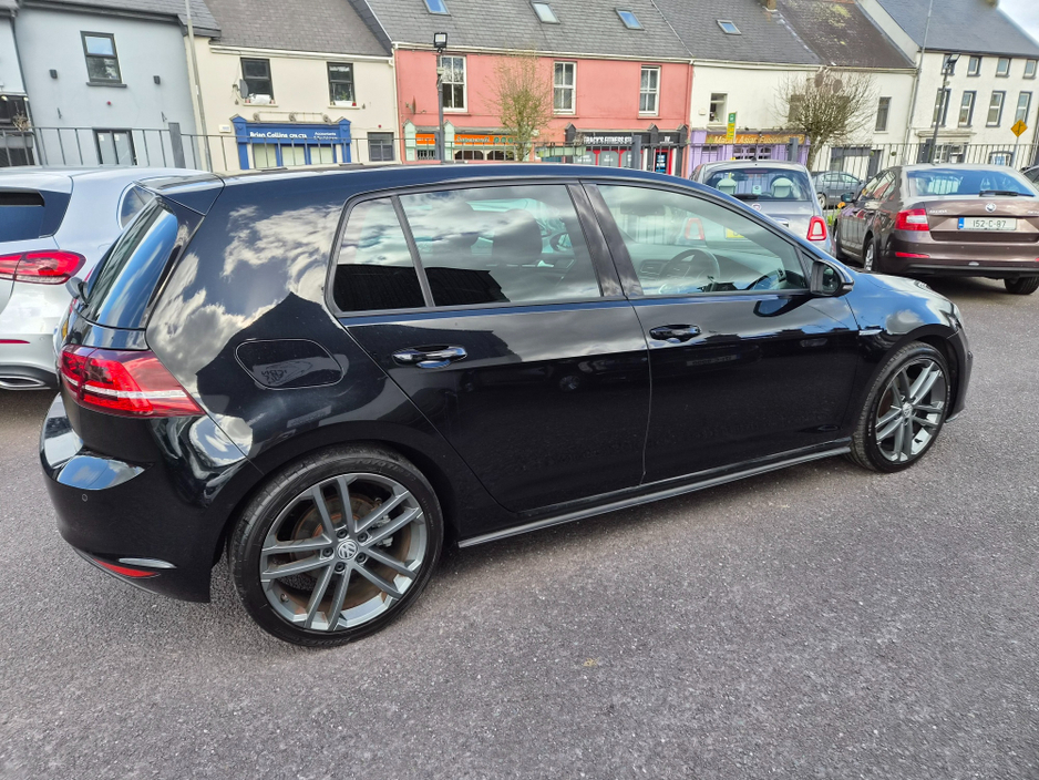 2015 Volkswagen Golf - image 3