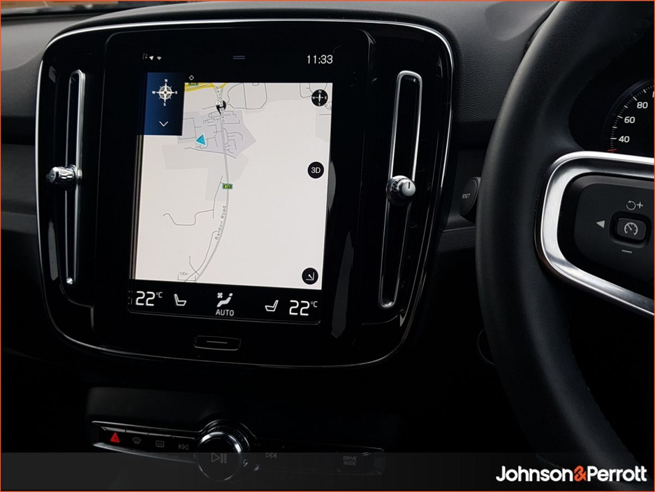 2023 Volvo XC40 - image 17