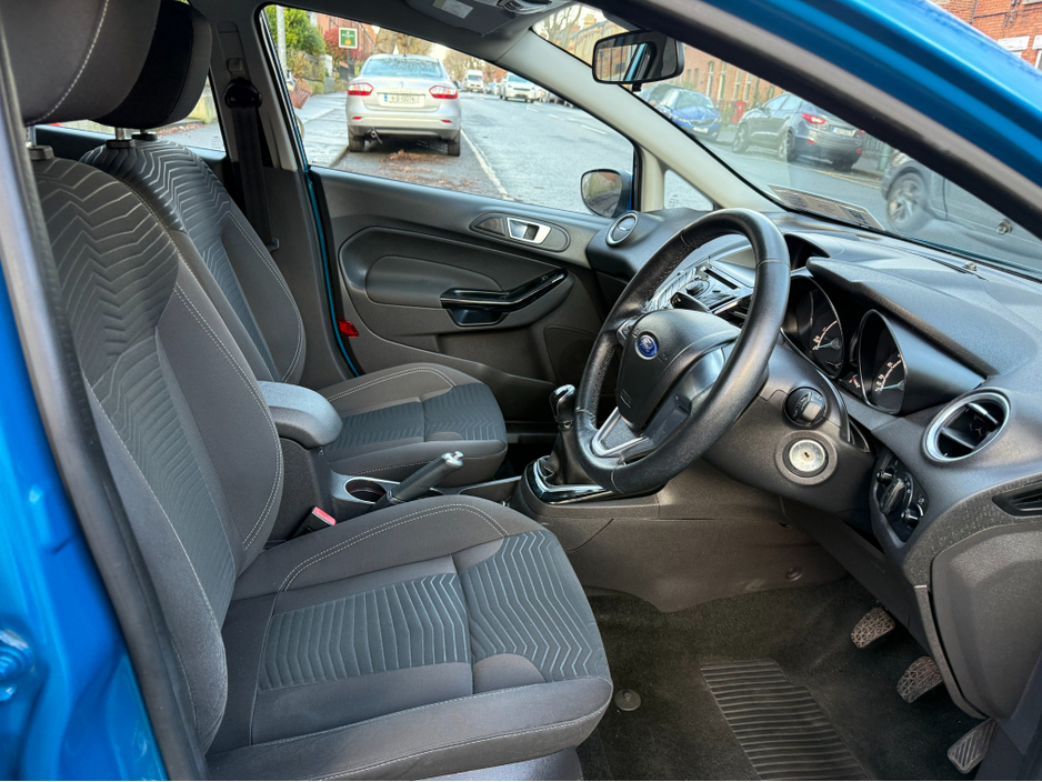 2015 Ford Fiesta - image 13