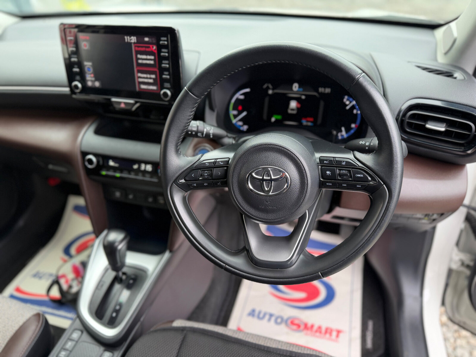 2022 Toyota Yaris Cross - image 9