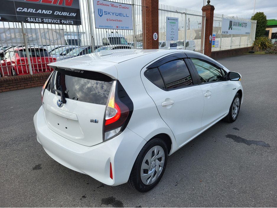 2020 Toyota Aqua - image 3