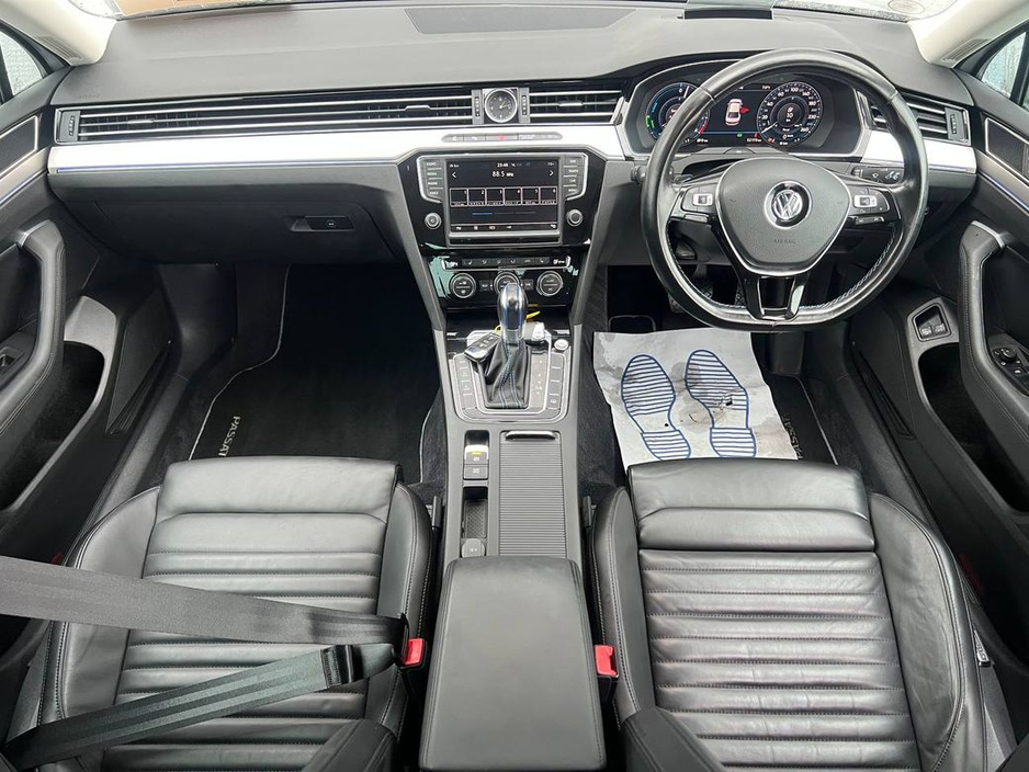 2017 Volkswagen Passat GTE 1.4 HYBRID // FULL SERVICE HISTORY // LEATHER HEATED SEATS // 18" ALLOYS // APPLE CARPLAY/ANDROID AUTO €18,900