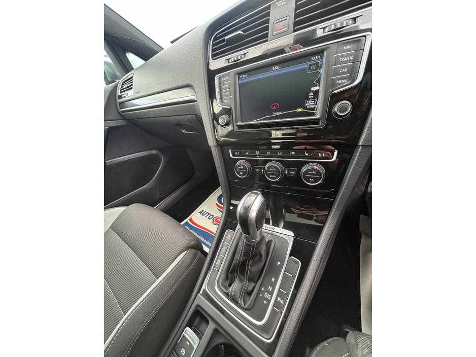 2017 Volkswagen Golf - image 25