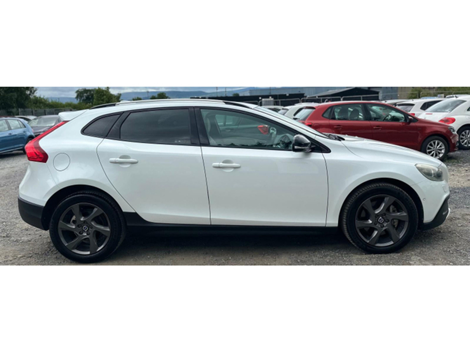 2015 Volvo V40 Cross Country D4 2.0L DIESEL AUTOMATIC(2293) €12,995