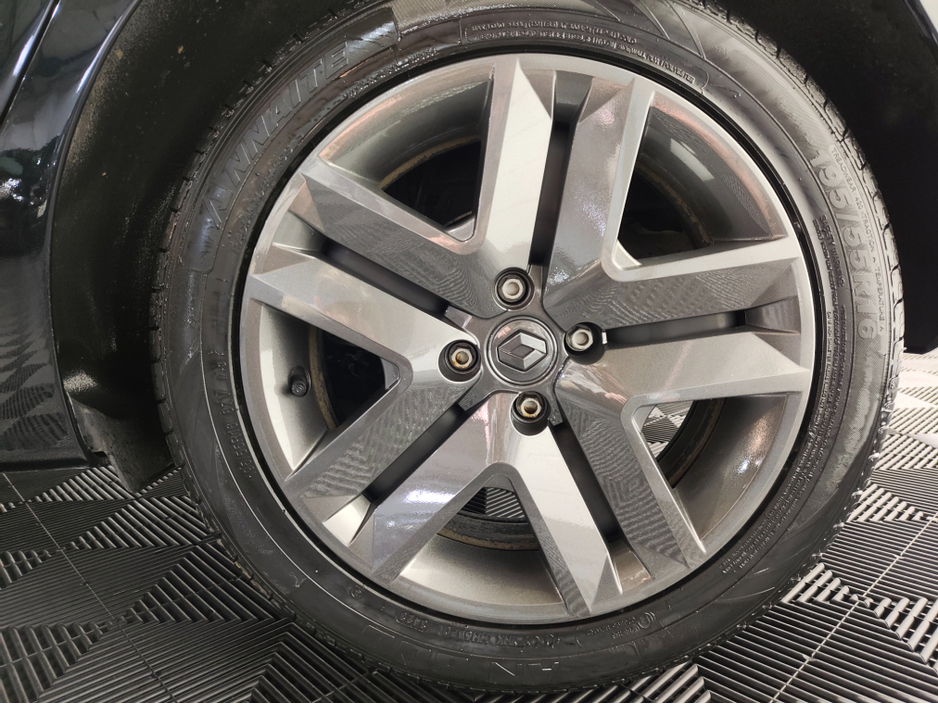 2022 Renault Clio - image 22