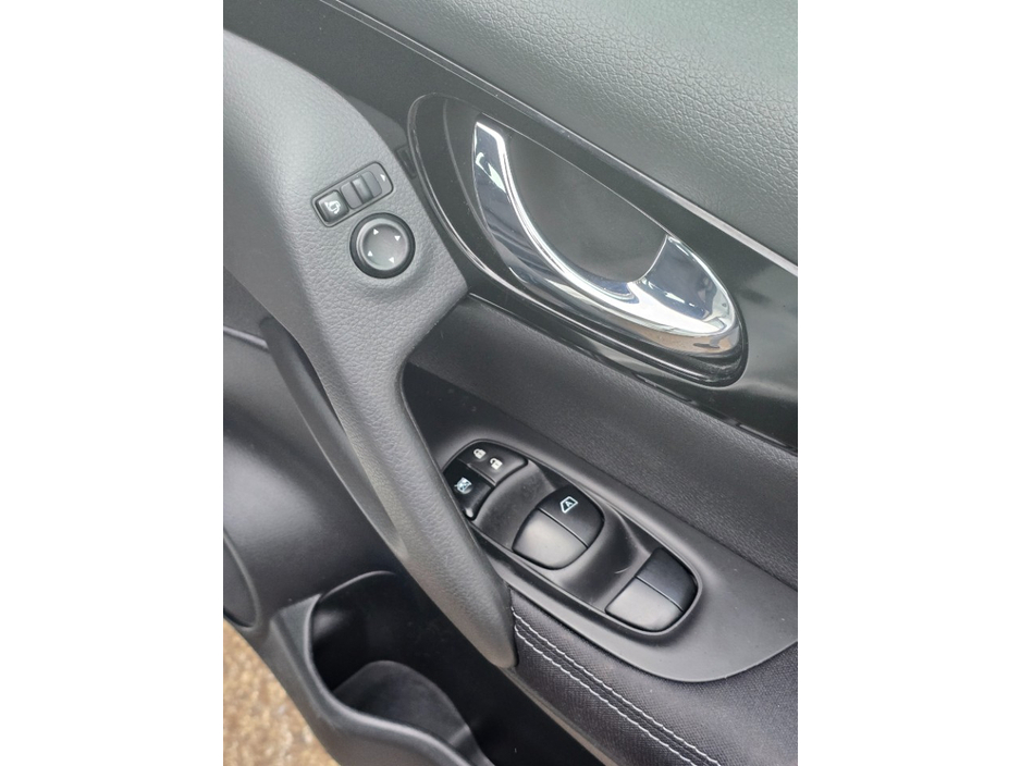 2016 Nissan Qashqai - image 9