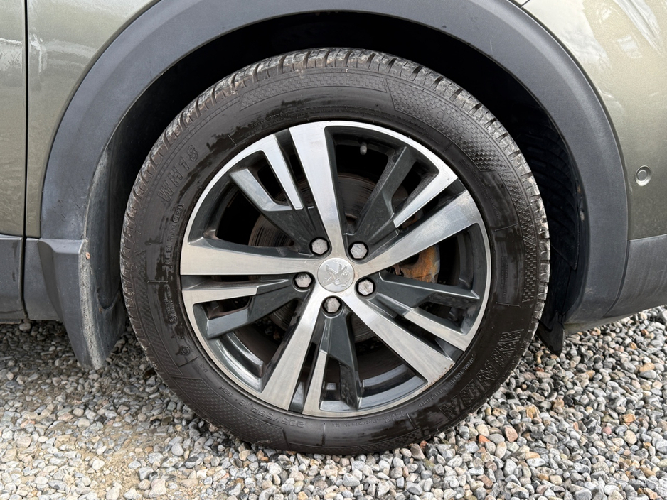 2018 Peugeot 5008 - image 9