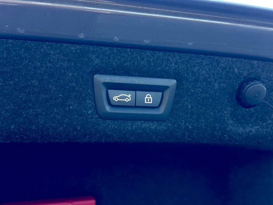 2023 BMW 5 Series - image 13