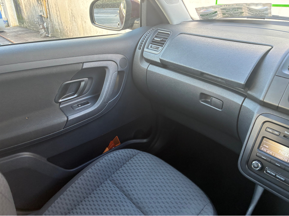 2011 Skoda Fabia - image 16