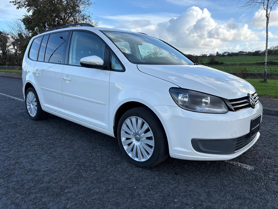 2014 Volkswagen Touran - image 2