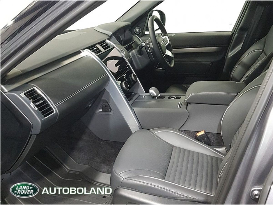 2023 Land Rover Discovery - image 4