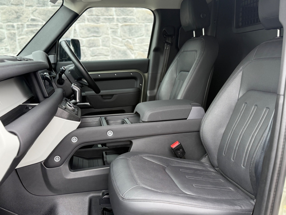 2021 Land Rover Defender - image 22
