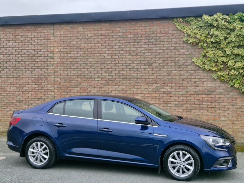 2017 Renault Megane - image 20