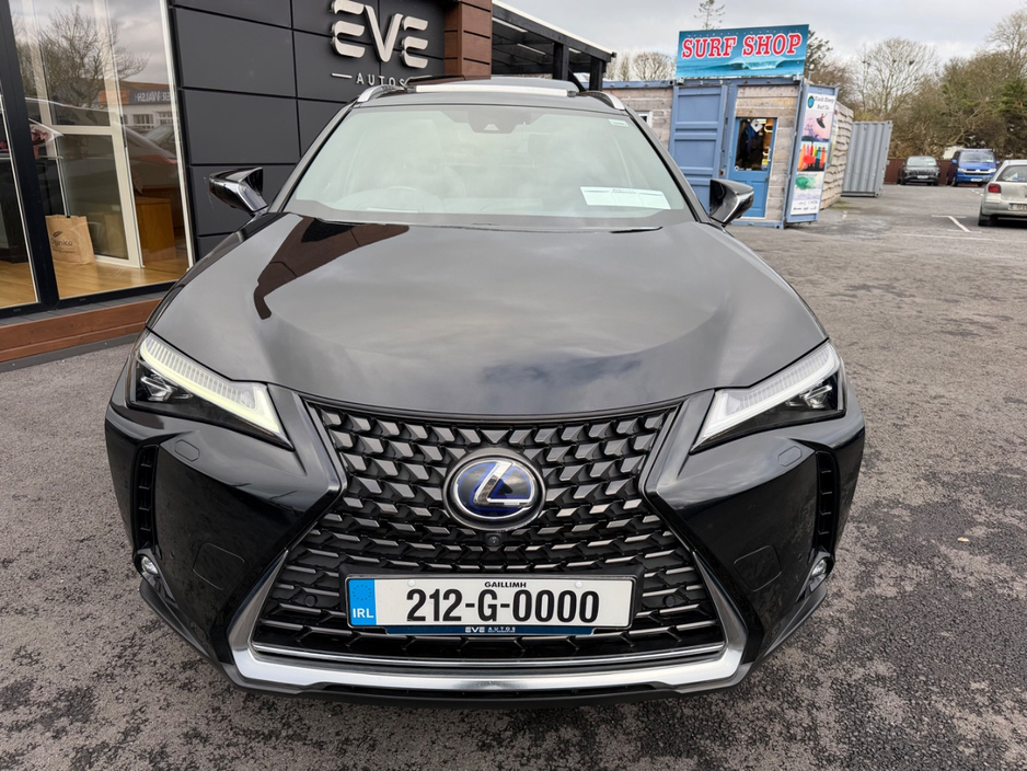 2021 Lexus UX 250 H - image 4