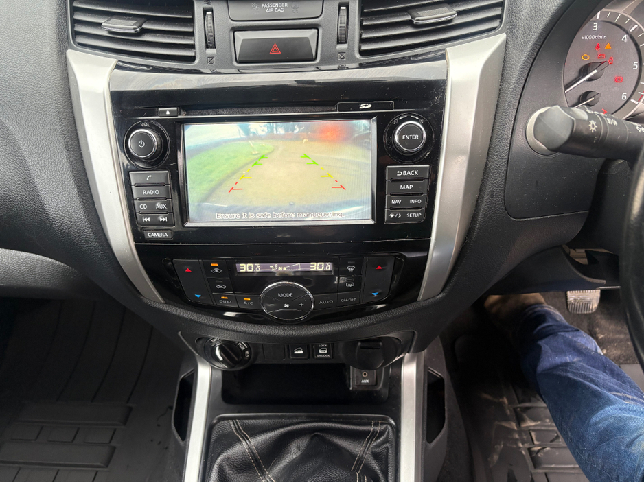 2018 Nissan Navara - image 12