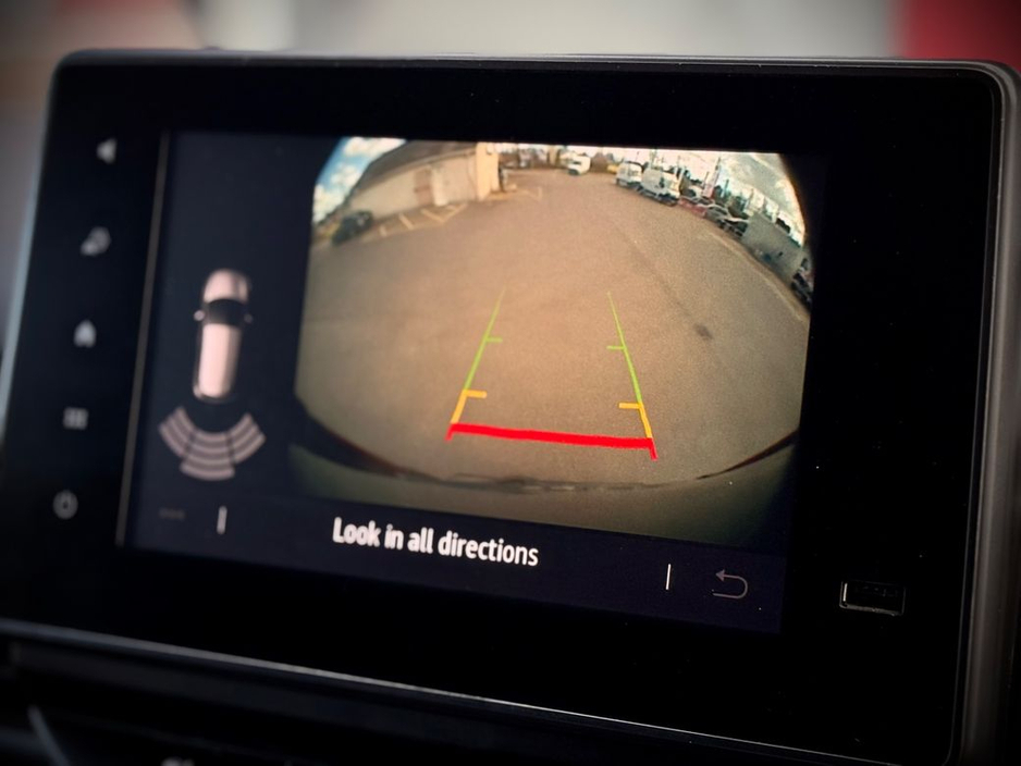 2023 Renault Trafic - image 19