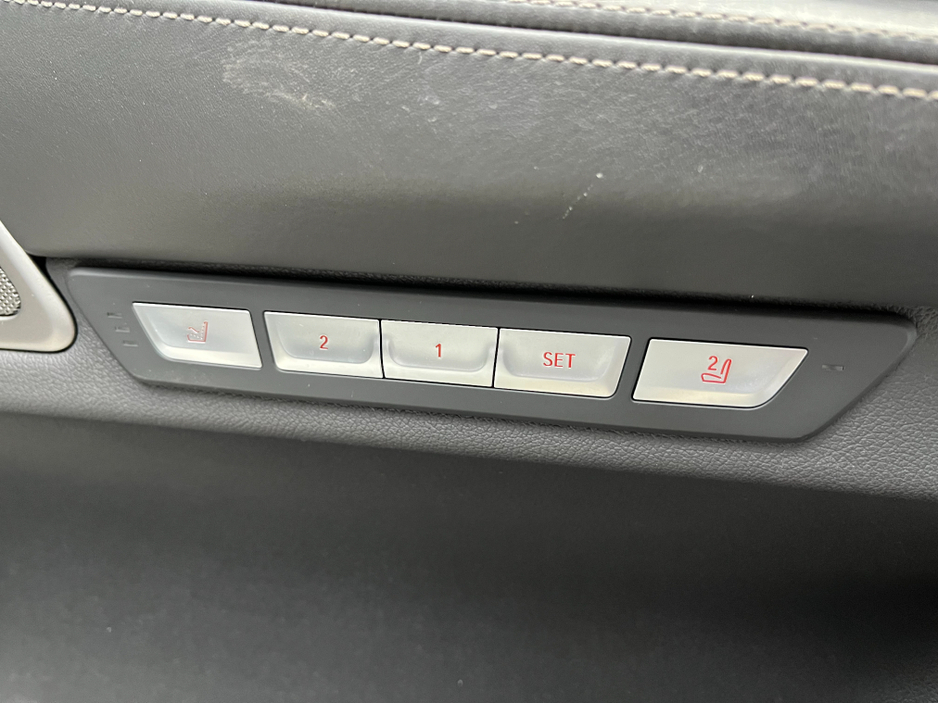 2017 BMW 7 Series - image 13