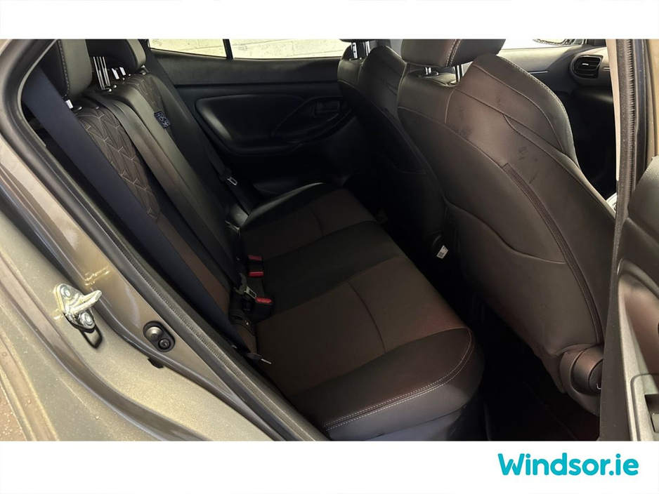 2023 Toyota Yaris Cross 1.5 Hybrid Sol €30,995