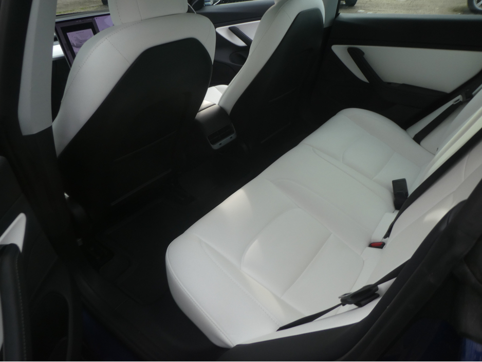 2020 Tesla Model 3 - image 9