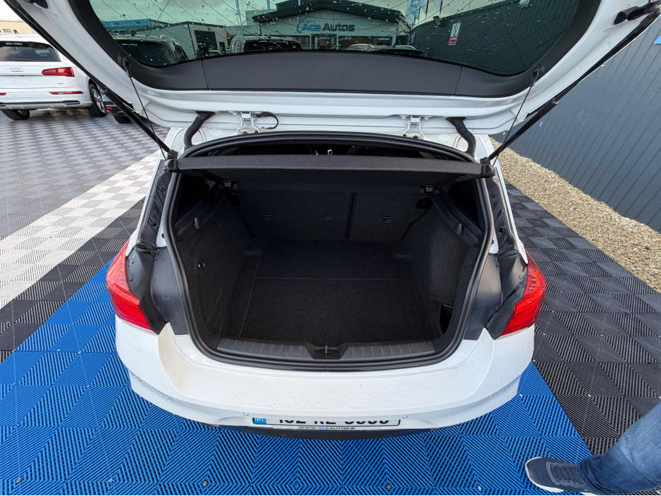 2016 BMW 1 Series - image 29