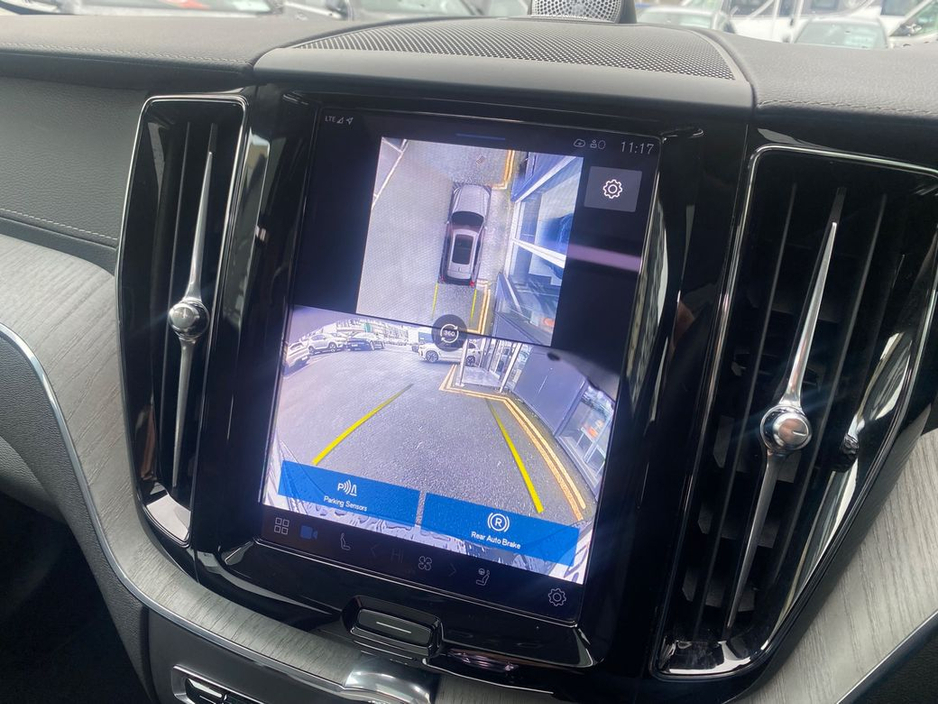 2025 Volvo XC60 - image 18