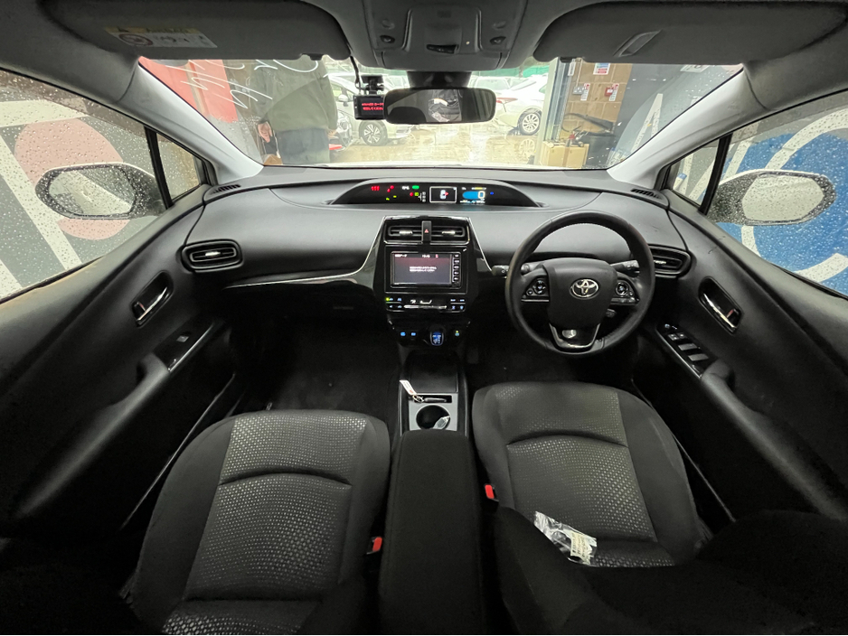 2022 Toyota Prius - image 13