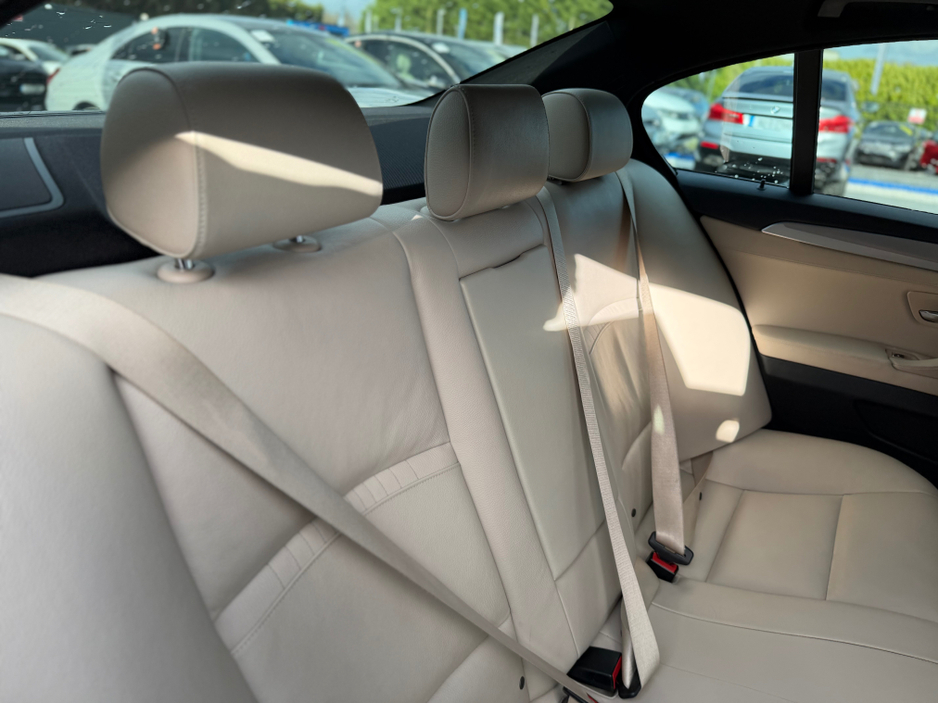 2016 BMW 5 Series - image 30